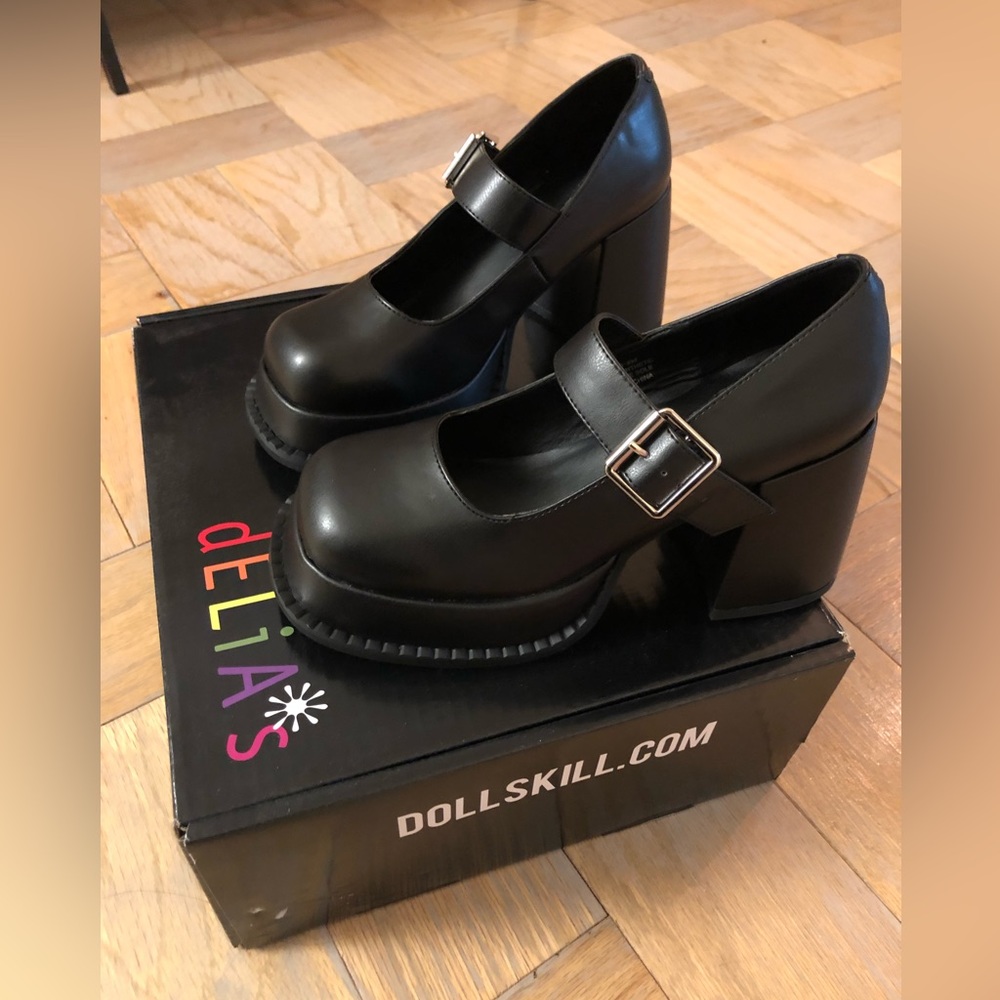 Delia’s by Dolls Kill: Forgot To Curtsy Platform Mary Janes
